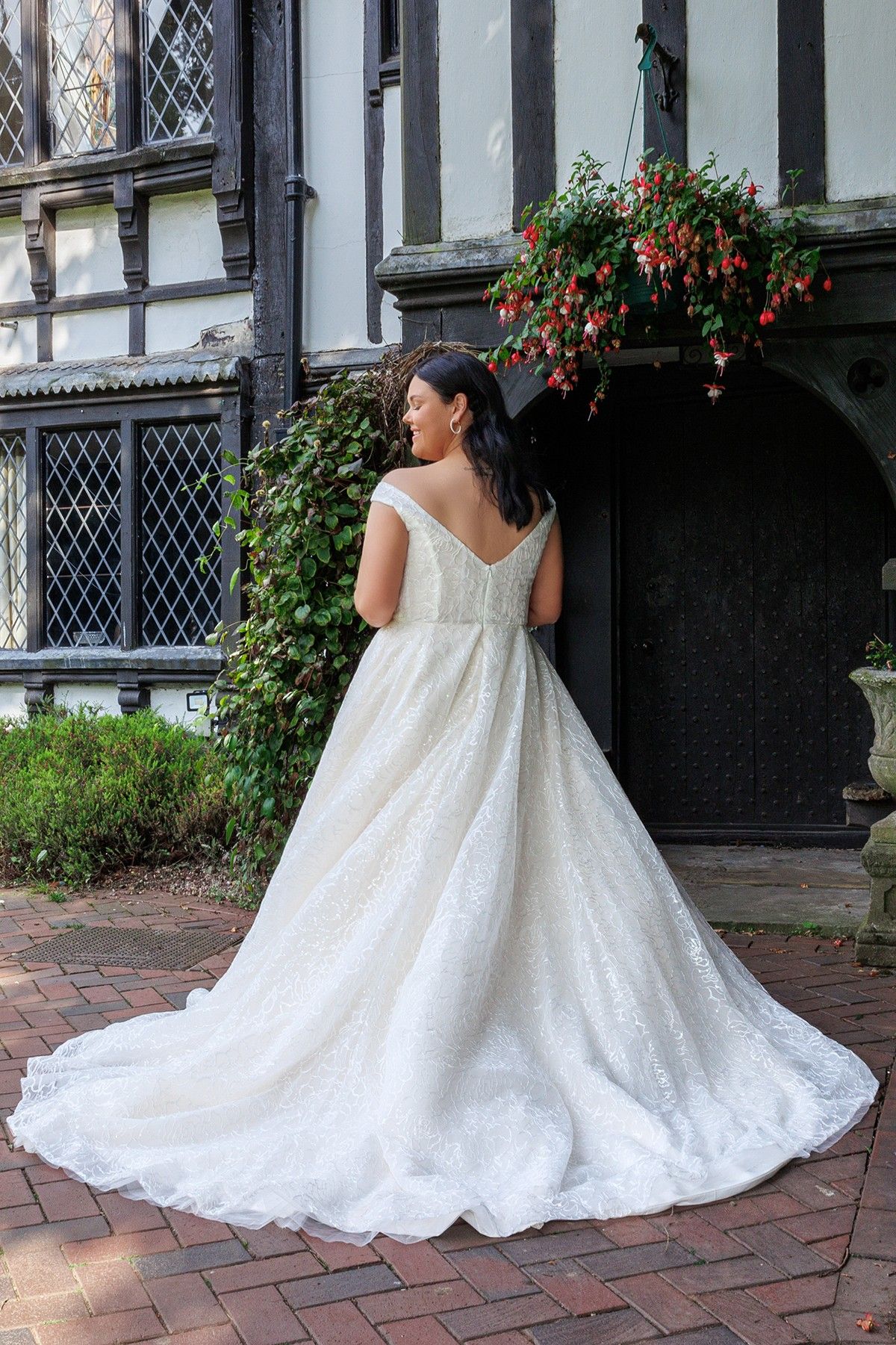 Island Bridal size 24 25703