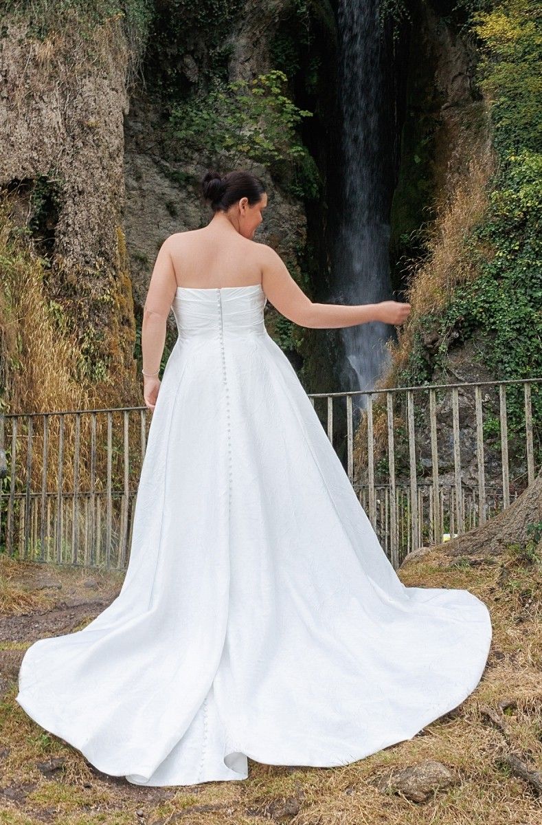 Island Bridal size 16 IF102