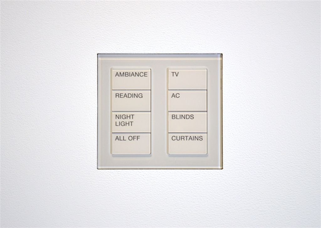 Lutron® Palladiom® QS Wallstations - Square Glass