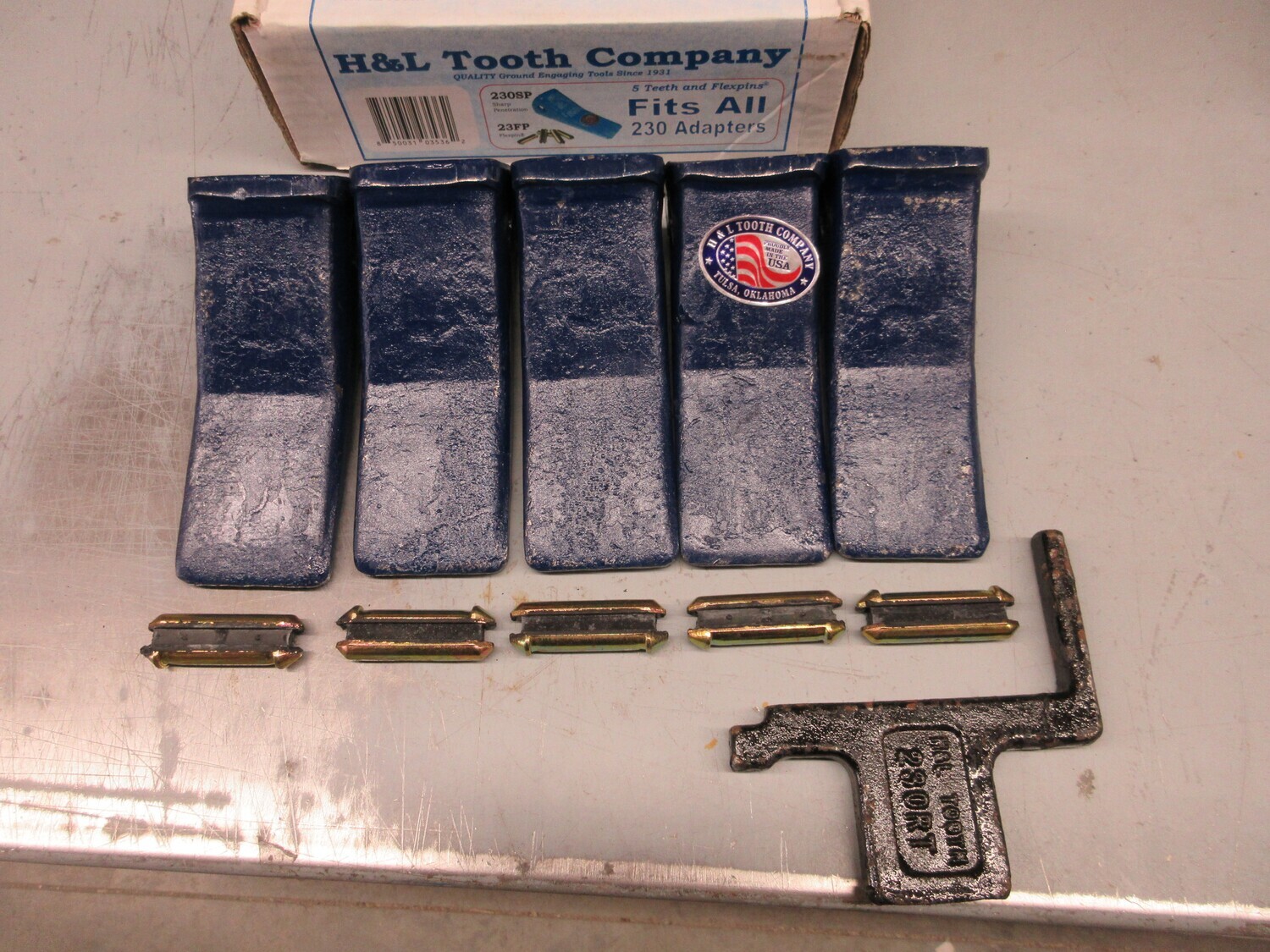 BACKHOE BUCKET TEETH DIGGING TEETH AND PINS (Set of 5) (23, 230, 230SP) Tooth
