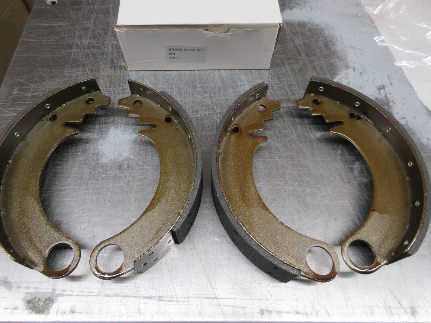 Brake Shoes Early style 642967 9 X 1 3/4&quot; Riveted Fit MB CJ2A CJ3A M38 Willys