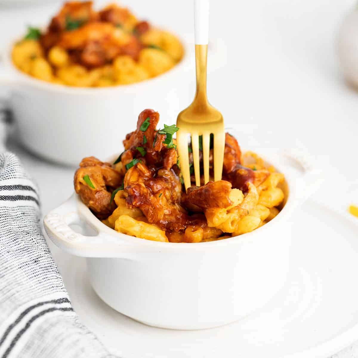 Bbq Chicken Chicken Mac & Cheese Bowl Fam Meal 6-8 Servings