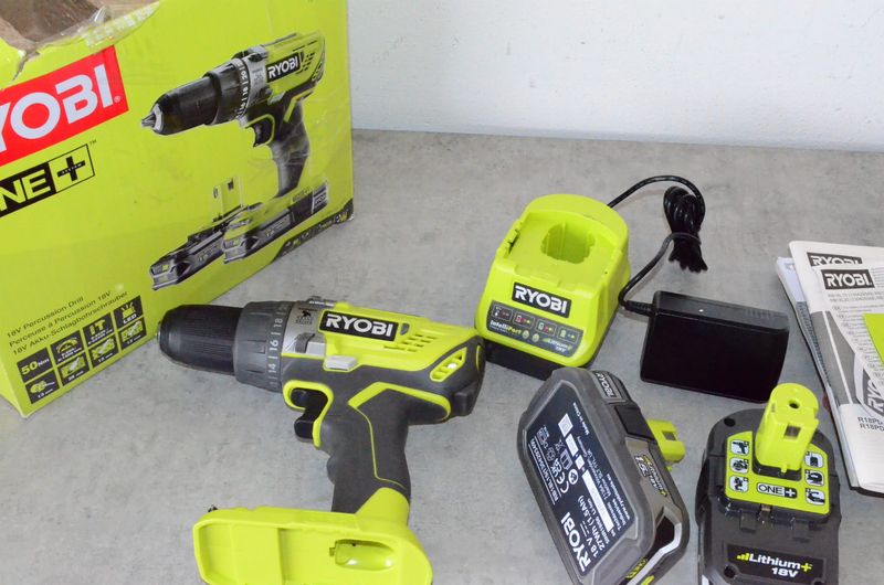 Wkrętarka Ryobi ONE+ 18V zasilanie akumulatorowe + 2 aku + zasilacz
