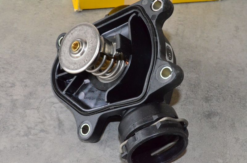 Termostat HELLA 8MT 354 cieczy 776-291