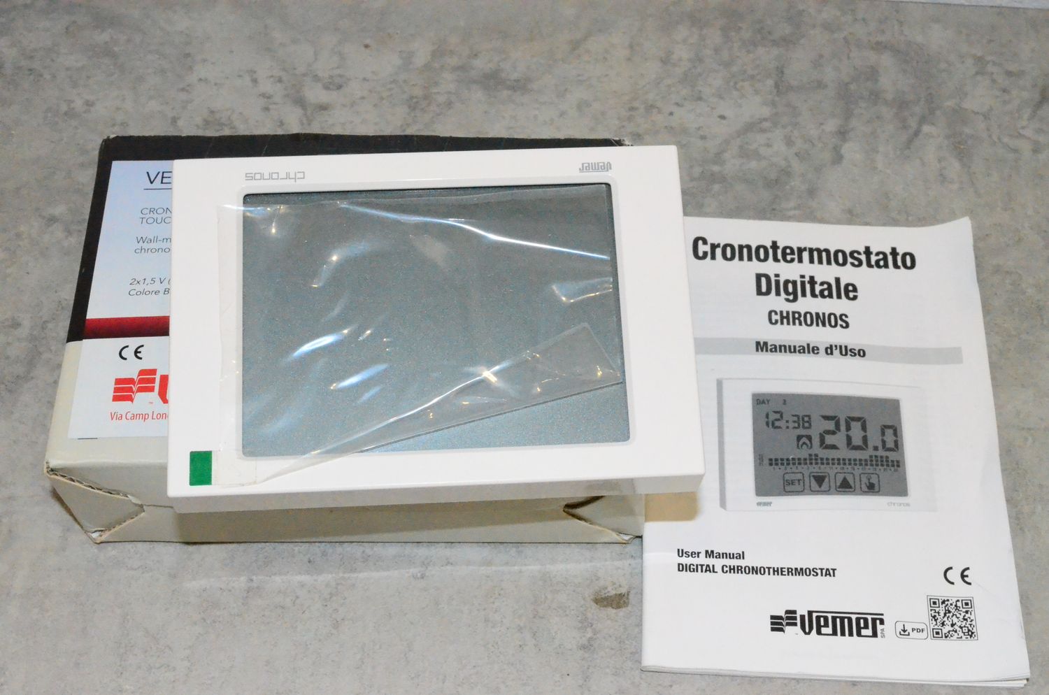 Cyfrowy termostat z ekranem dotykowym  Vemer VE451100