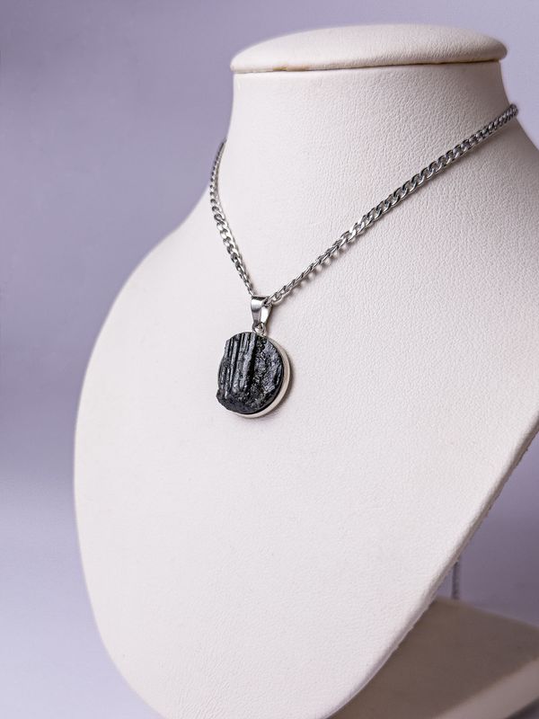 COLGANTE DE ACERO TURMALINA NEGRA