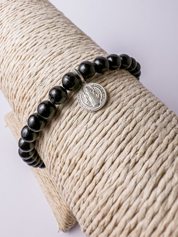 PULSERA DE PIEDRA Y MEDALLA SAN BENITO