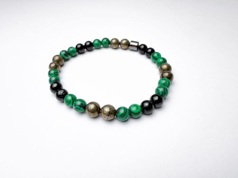 PULSERA TRIPLE PROTECCION Y CREATIVIDAD (TURMALINA NEGRA, PIRITA Y MALAQUITA)