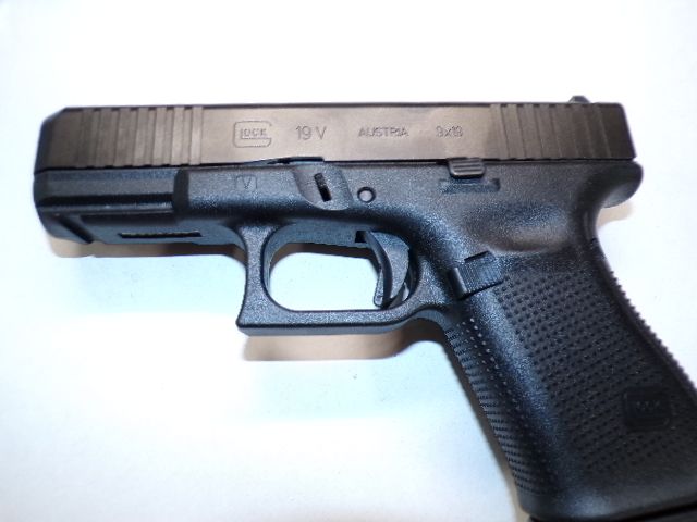 GLOCK 19 V 9MM PISTOL 4