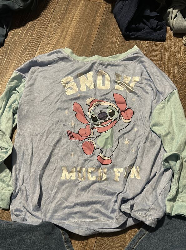 Women’s size medium long sleeve stitch shirt