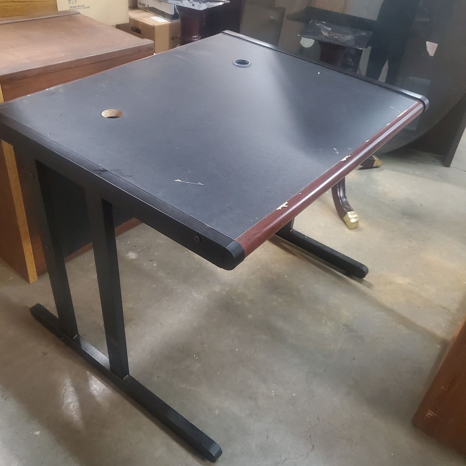 Medium desk