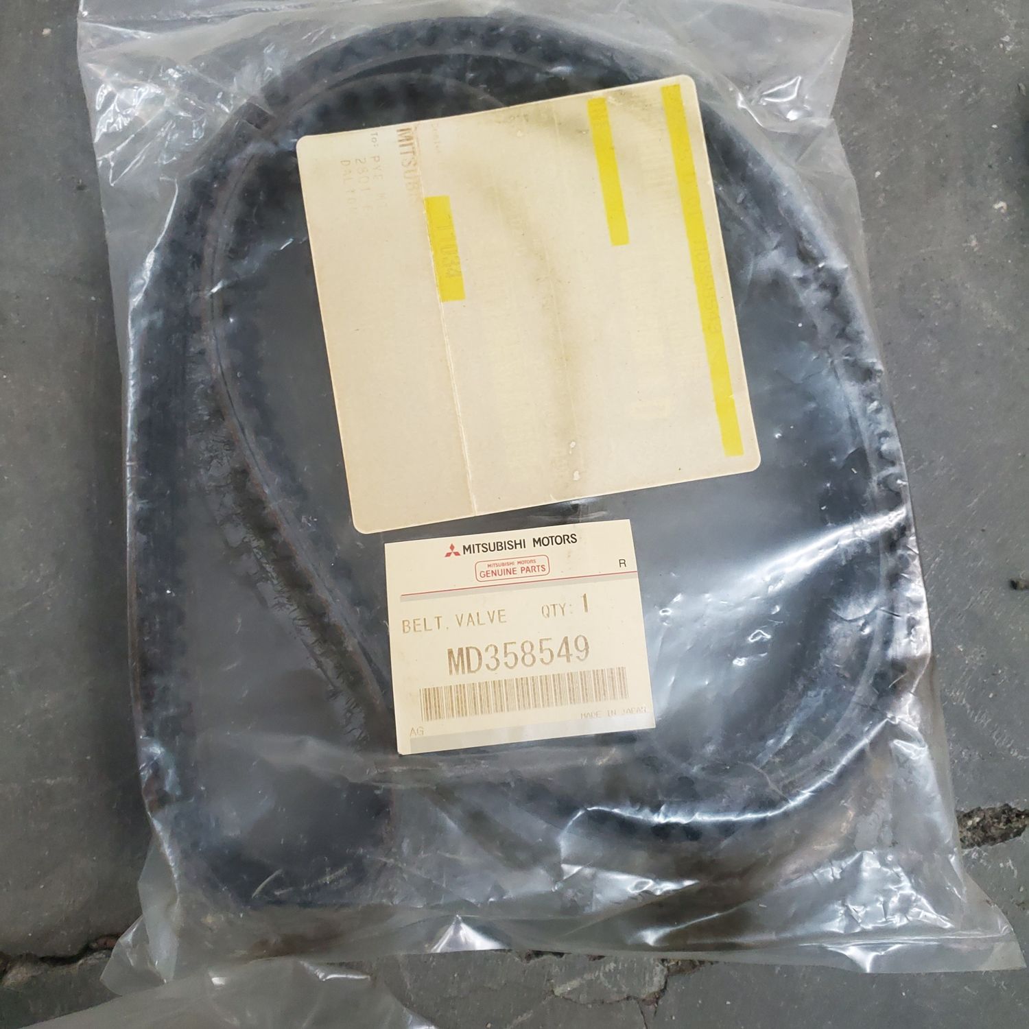 Valve belt md358549