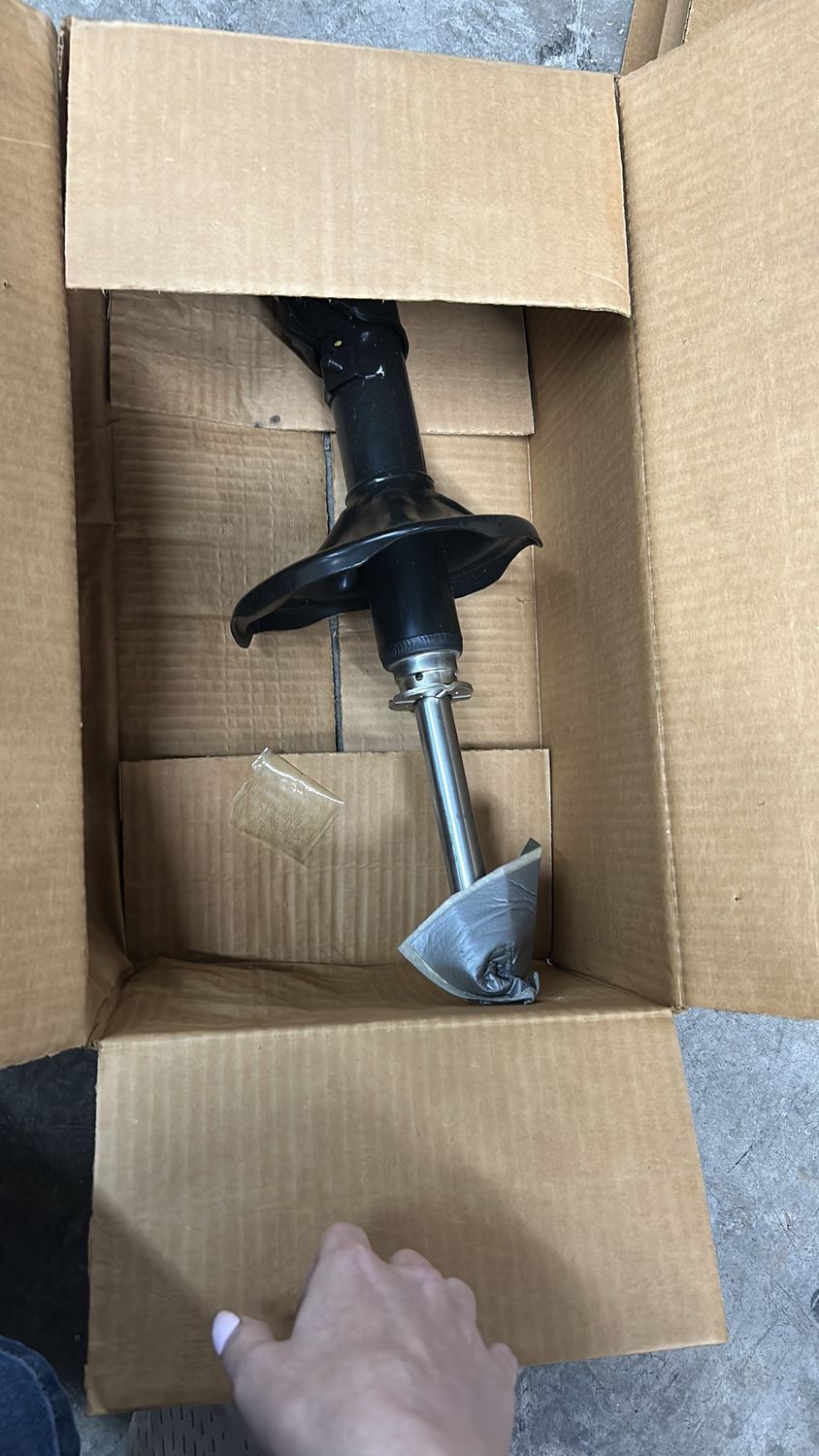 Mitsubishi front suspension strut MB672066