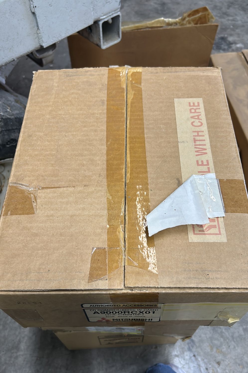 Mitsubishi 6-disc in-dash CD changer A9000RCX01