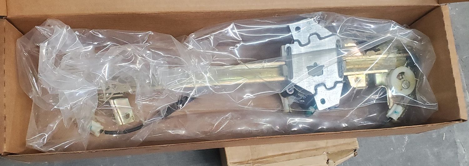 Reg front door window mb517773