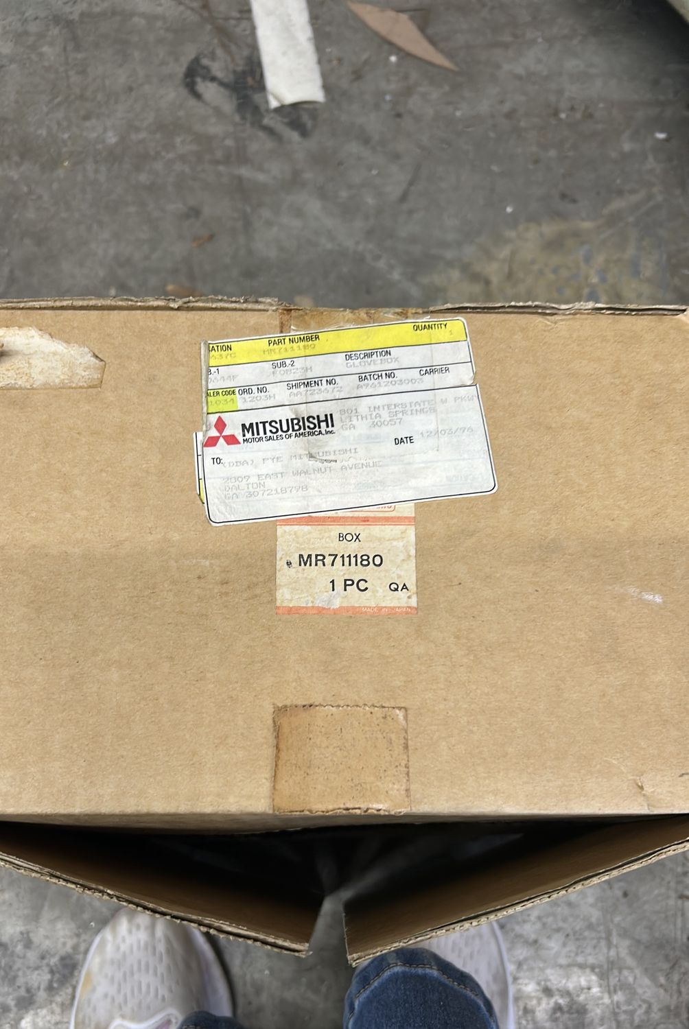 Mitsubishi glovebox mr711180