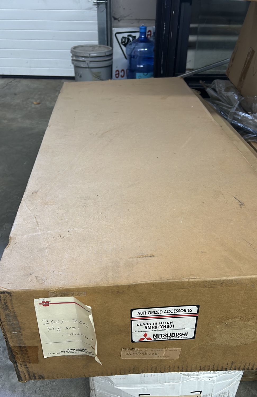 Mitsubishi Class III Trailer Hitch AMR01YHB01