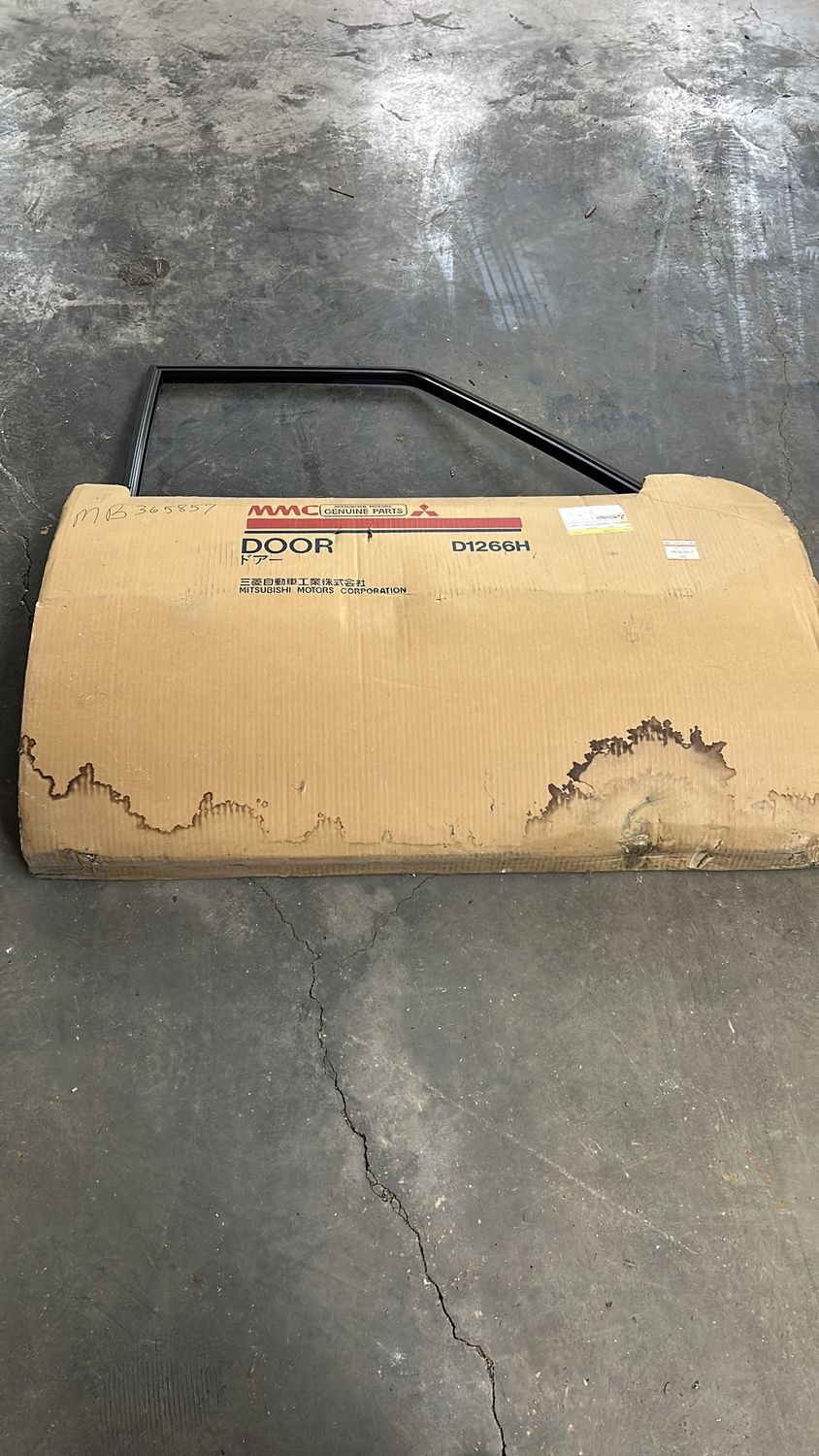 Mitsubishi PANEL ASSY MB365857