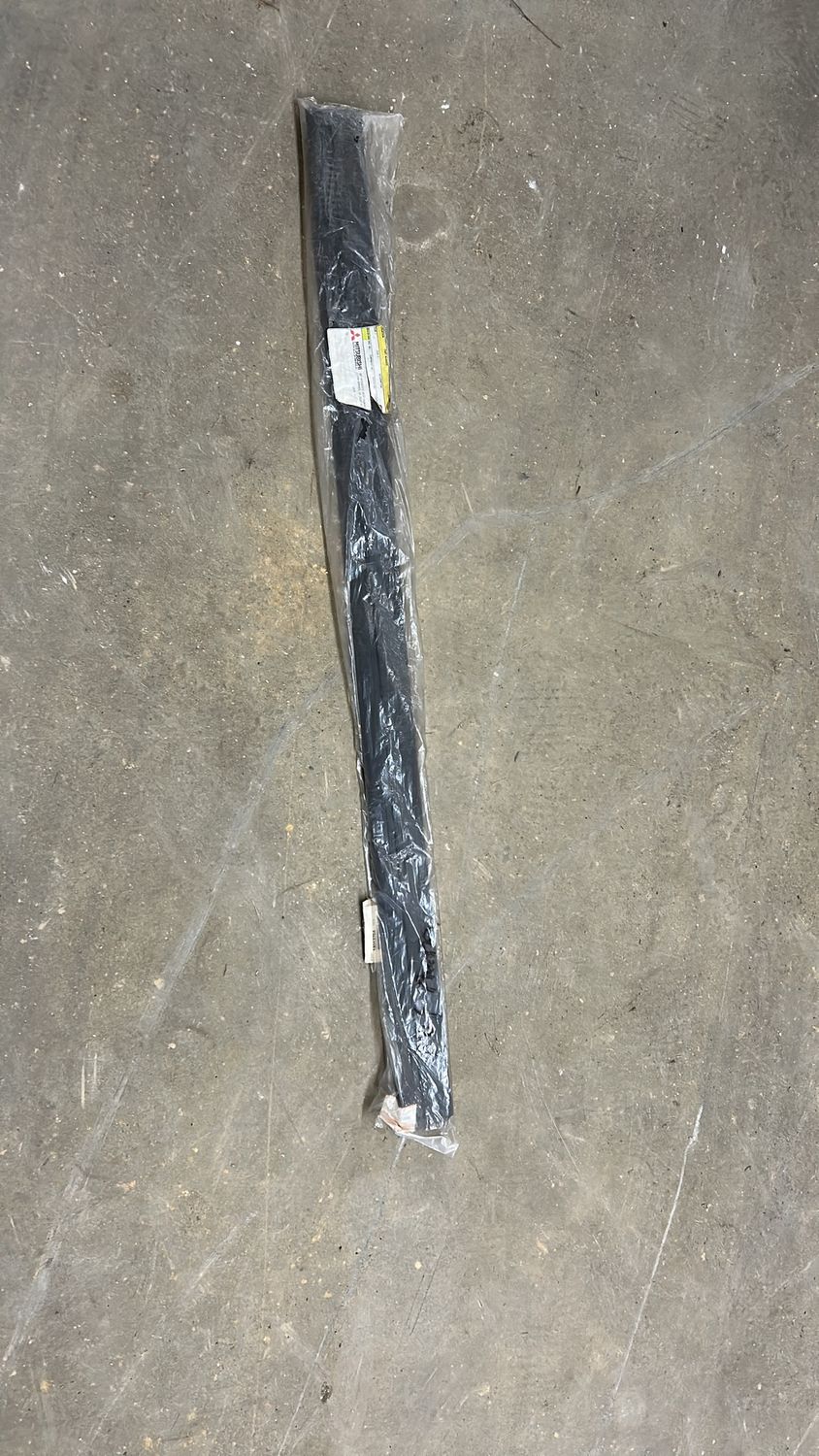 Mitsubishi molding f/dr rh md729279