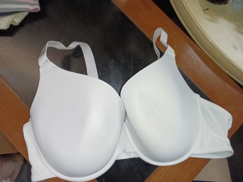 Cream colored no boundaries bra size 42C