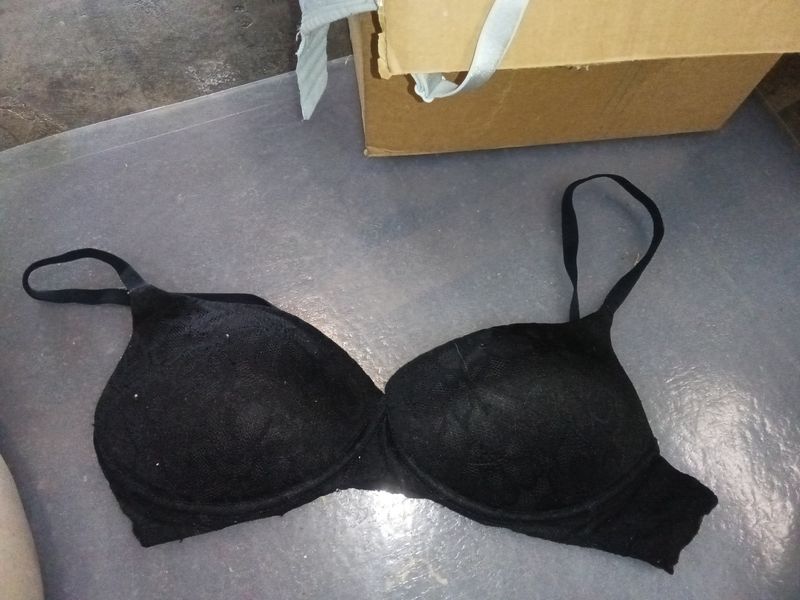 Black padded bra