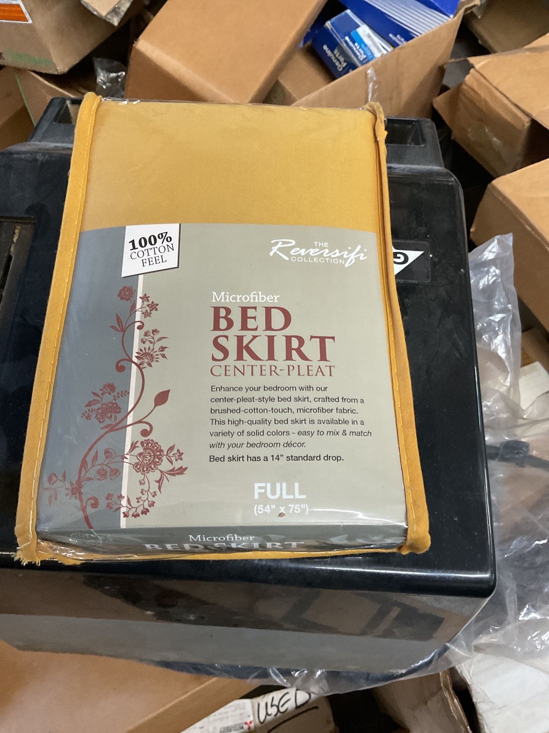 Bed skirt central pleat yellow