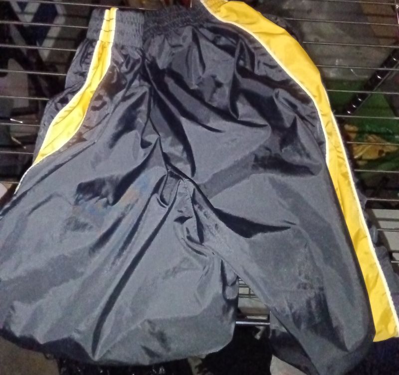 Junior boys 7 black and orange pants
