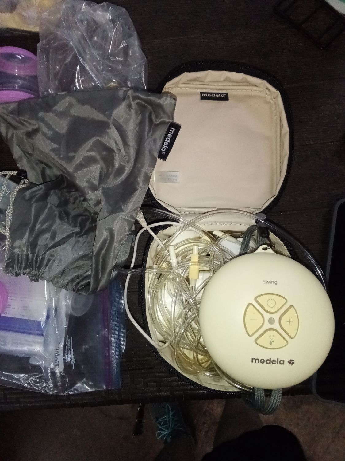 Medela travel breast pump (full kit)