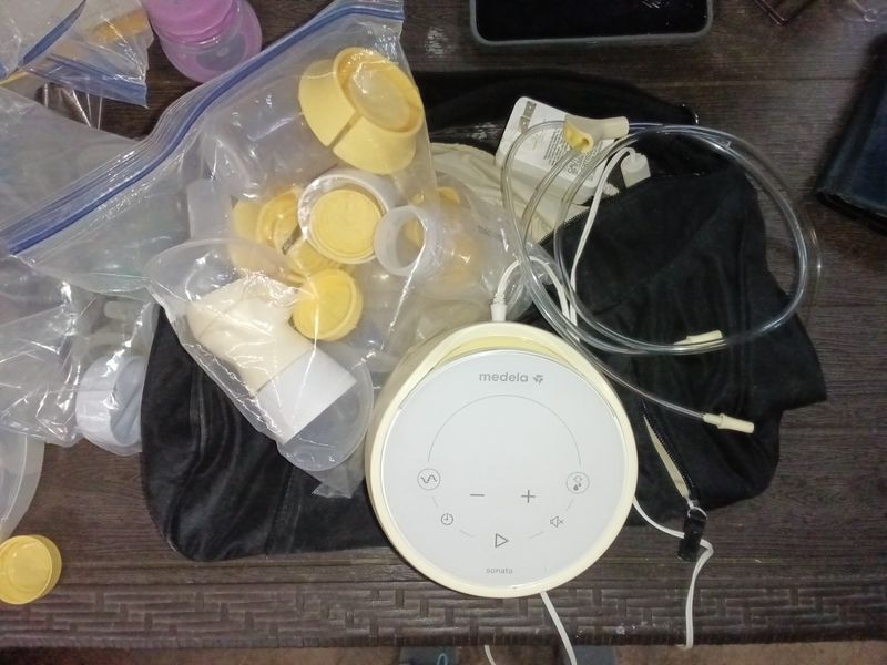 Medela breast pump (full kit)