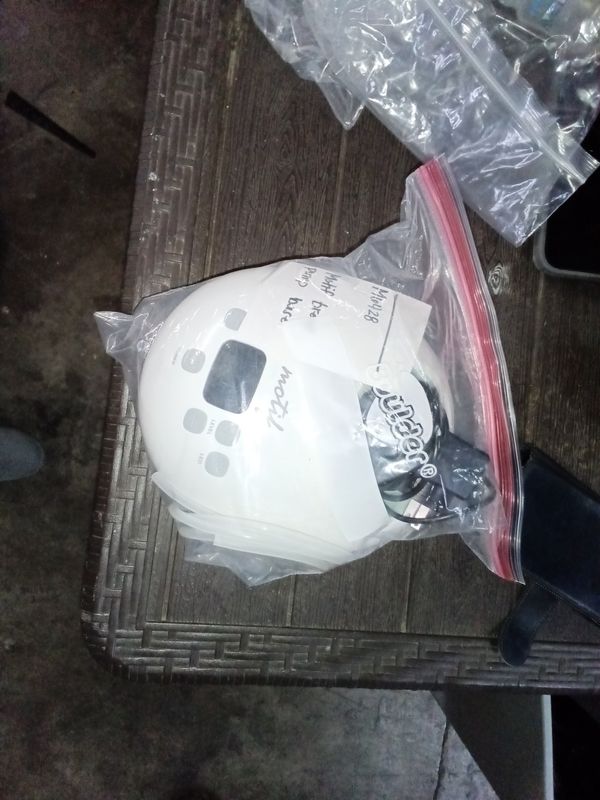 Motif breast pump base