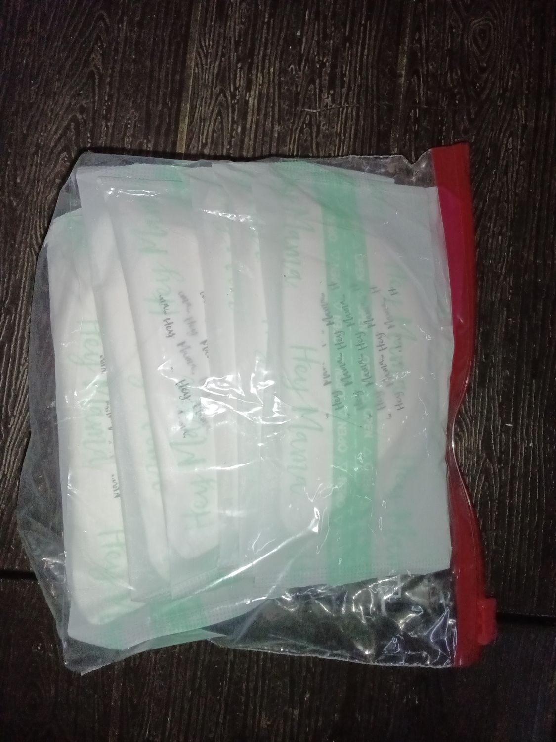 Hey Mama brand nursing pads