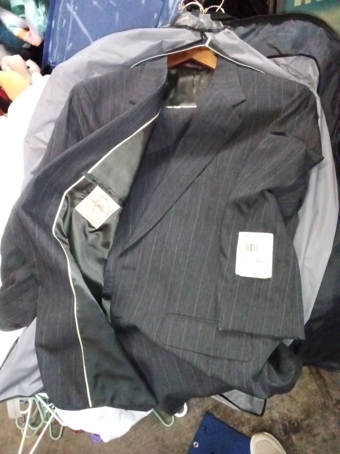 Daniel Cremieux signature suit features a classic pinstripe pattern on a charcoal gray wool fabric. 42LG