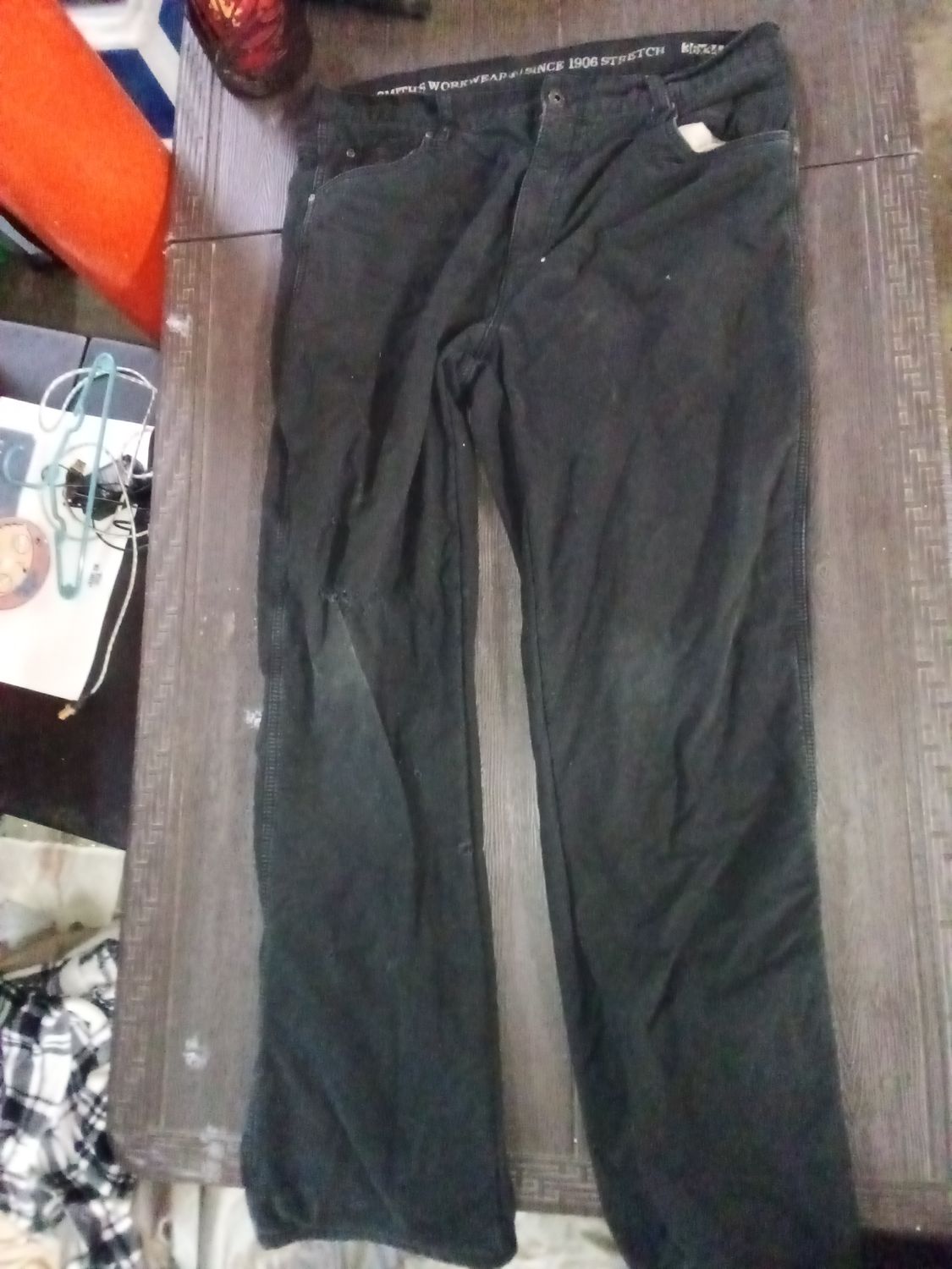 black stretch jeans are branded as Smith's Workwear and feature a 1906 Stretch design 36x34