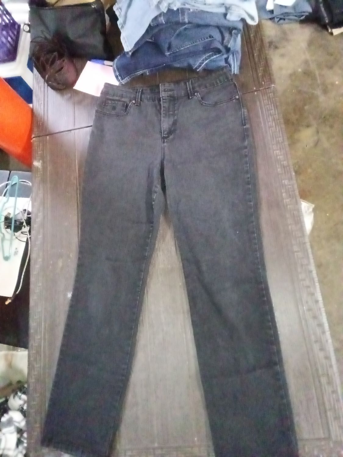 Gloria Vanderbilt "Amanda" slim black denim jeans, currently sized as a women's 8 Short