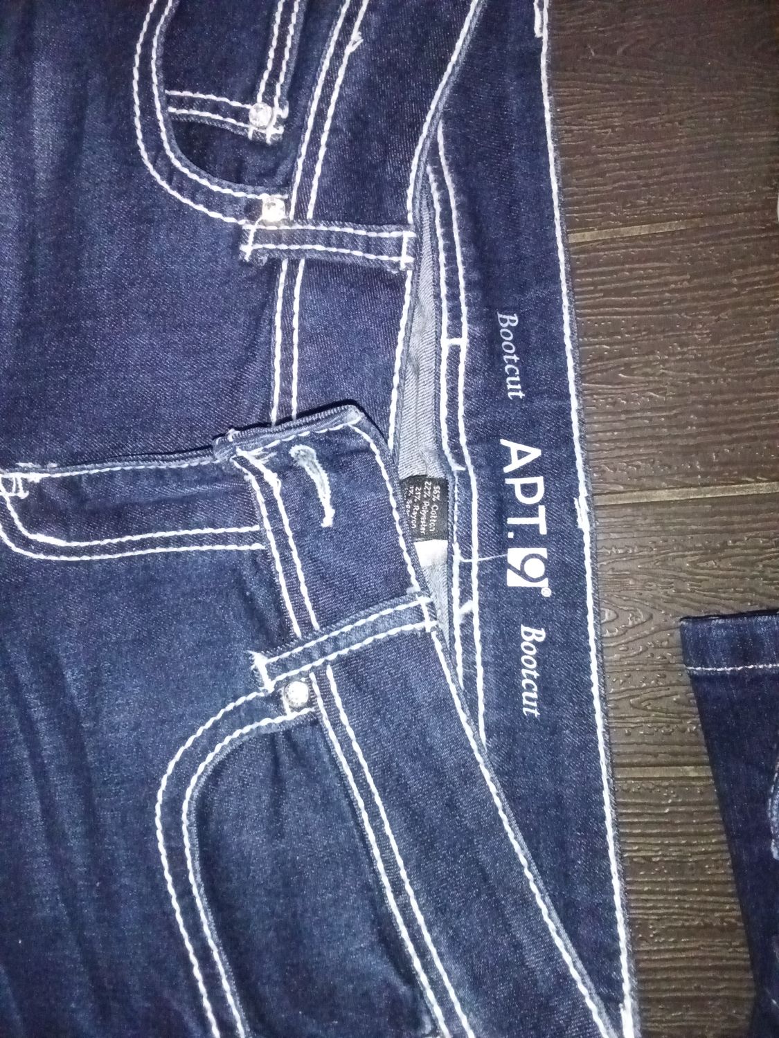 Apt. 9 brand bootcut jeans featuring decorative white contrast stitching on the pocket. Size 8