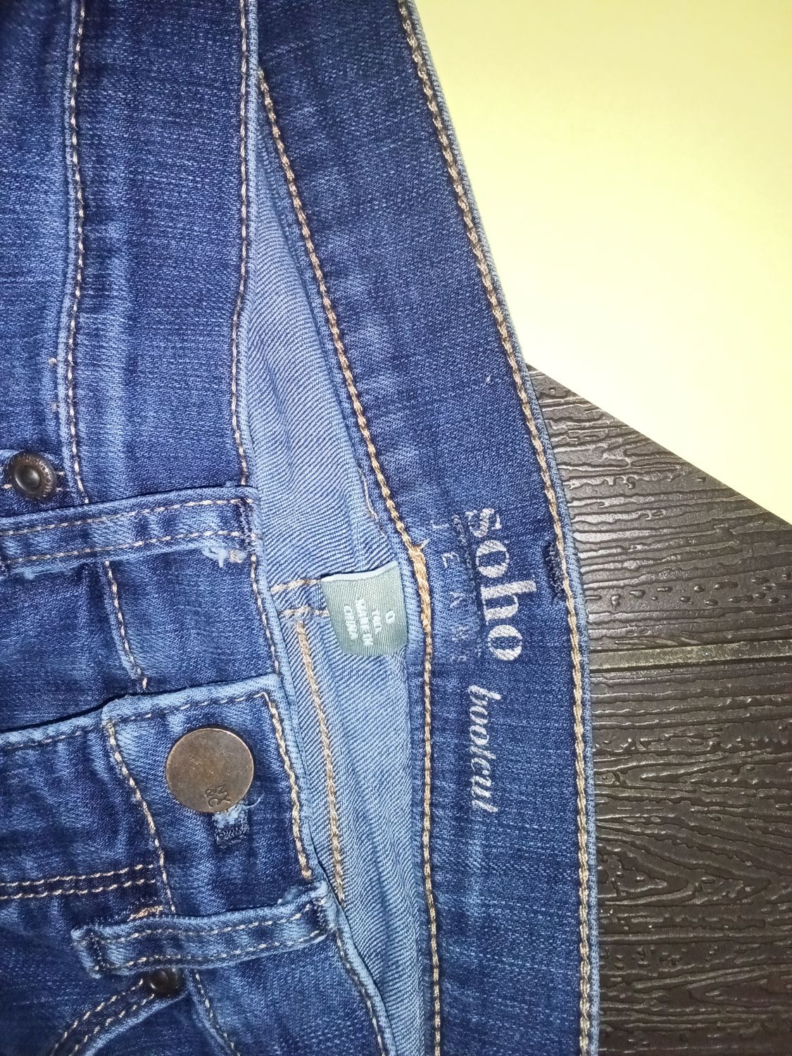 Soho New York &amp; Company jeans feature a dark denim wash with a classic button fly and five-pocket design. Size 0