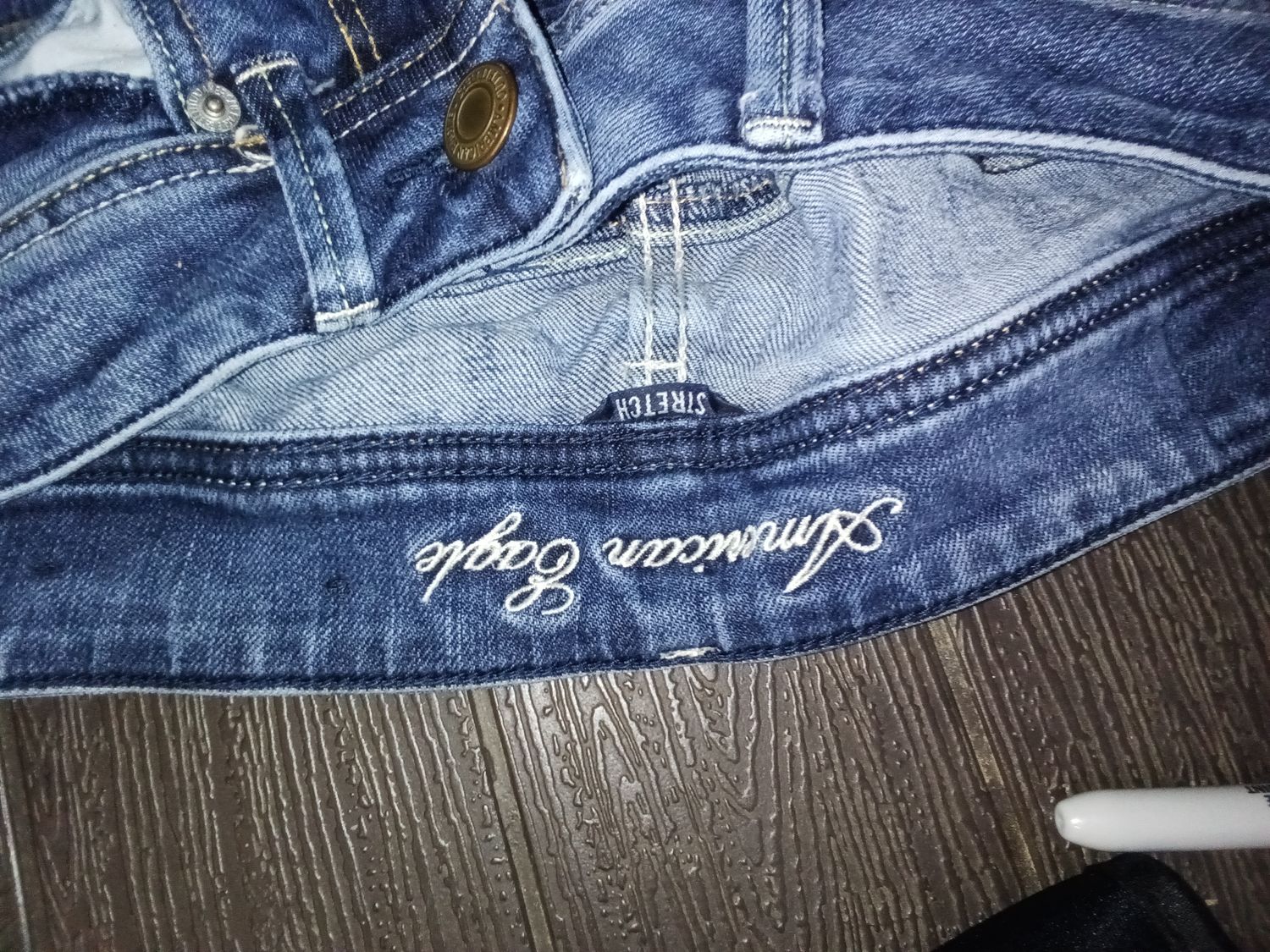 American Eagle Outfitters Original Boot jeans in a medium wash. Size 0L