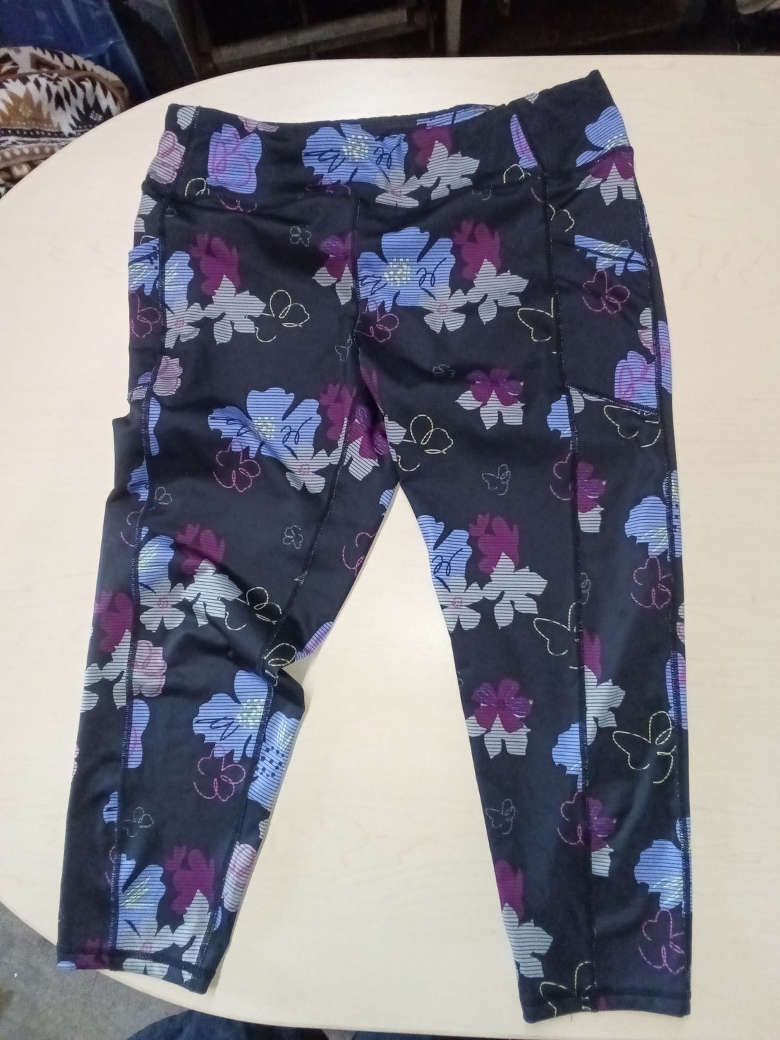 Pro Player leggings feature a vibrant purple and pink floral print on a black fabric.XL