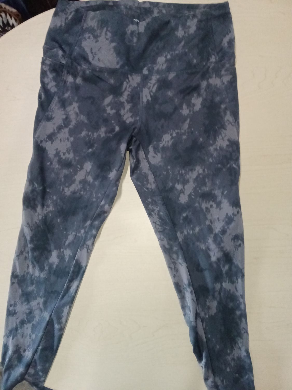 Daisy Fuentes Fit gray marbled leggings featuring a size 1X