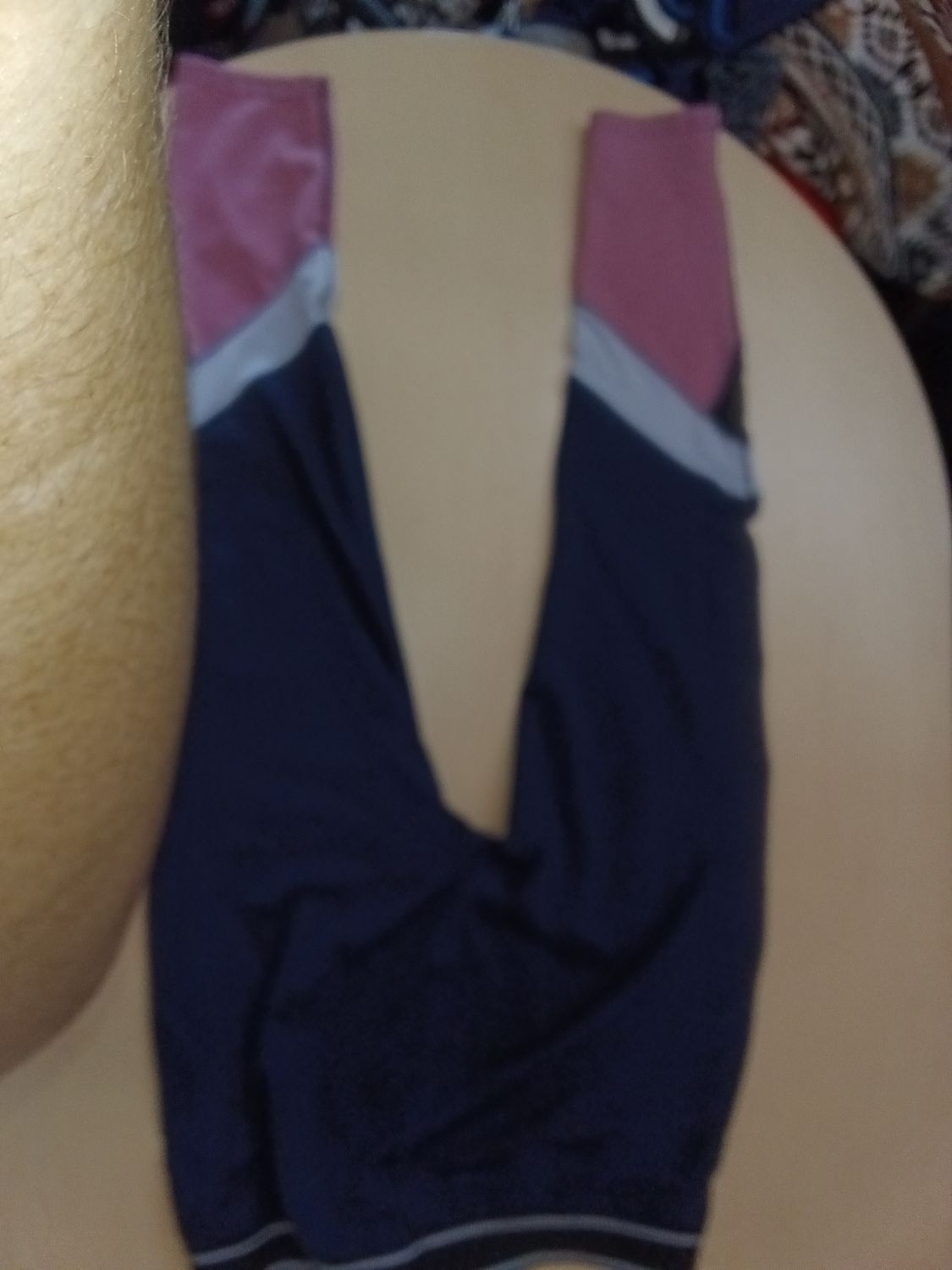 Isaac Mizrahi navy blue garment features a size 2X label and a wide, contrast-striped waistband