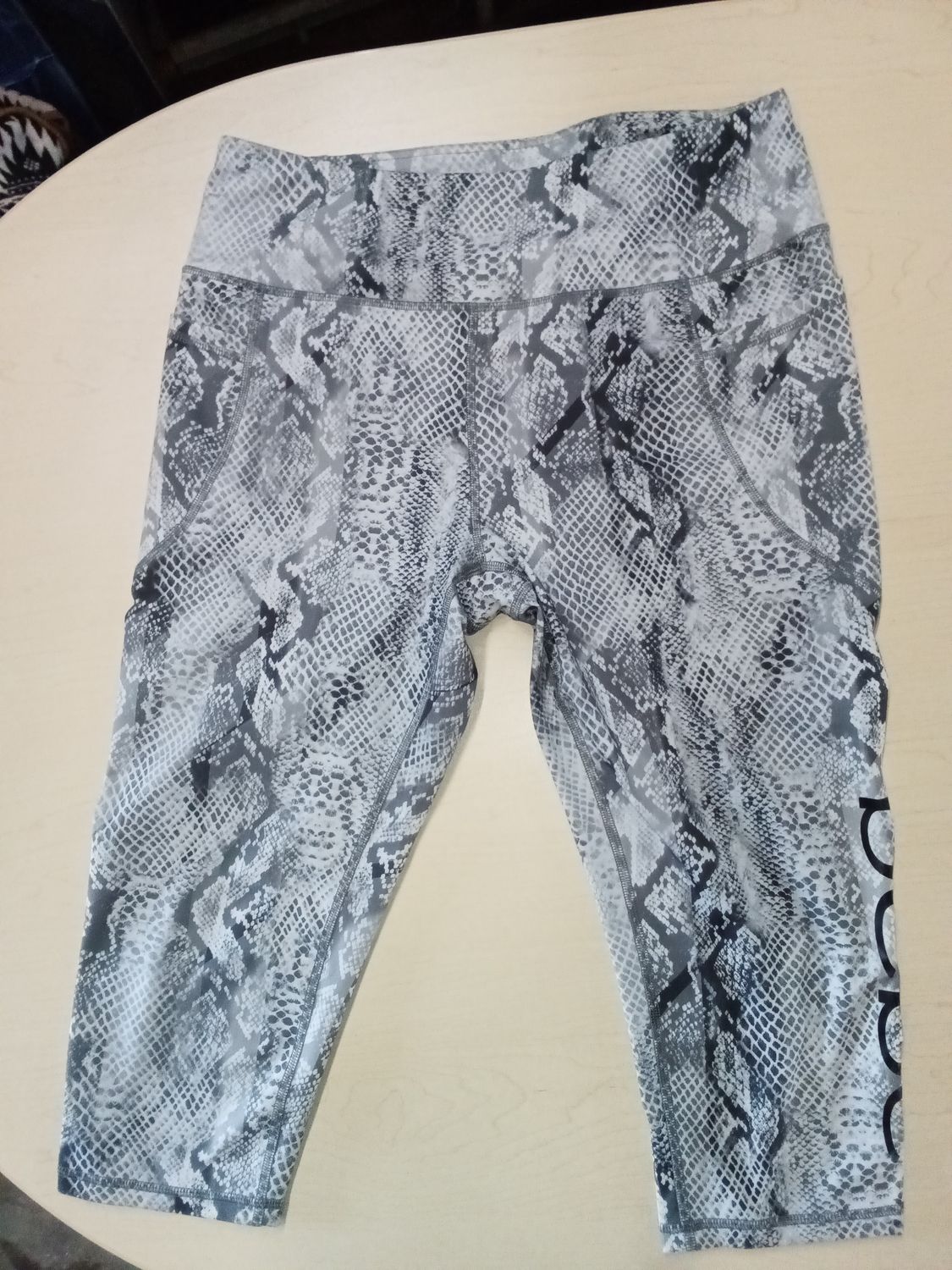Bebe Sport leggings featuring a gray and black snake print pattern 2X