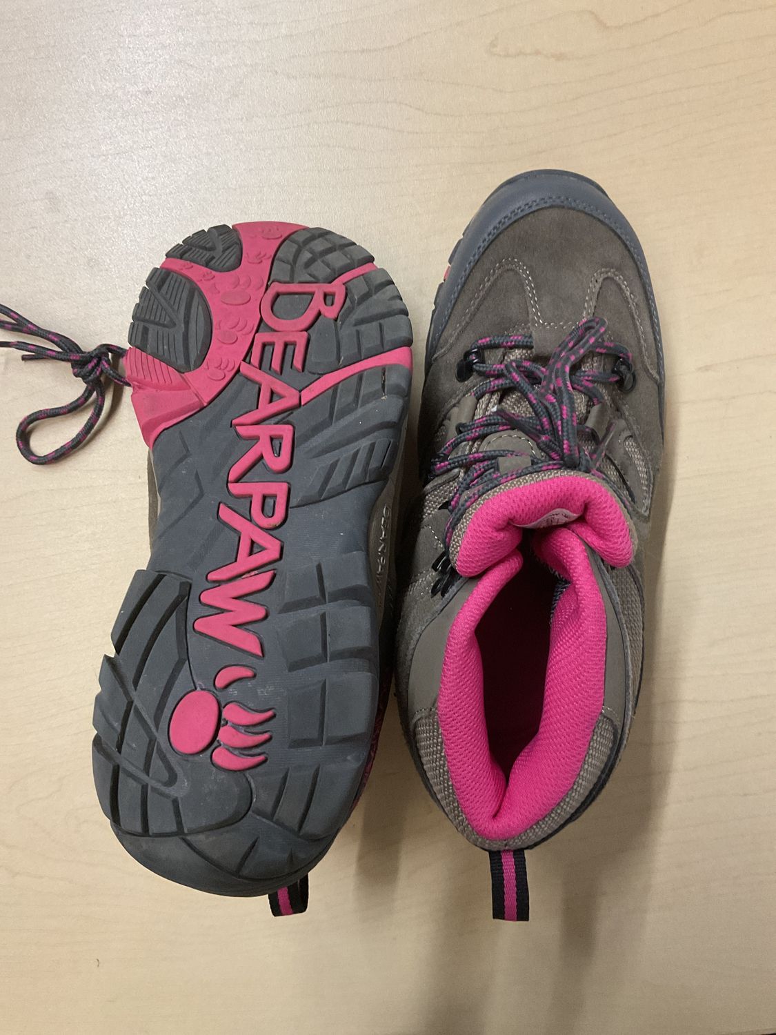 Bearpaw Corsica Women's Hiking Boots  Size 9