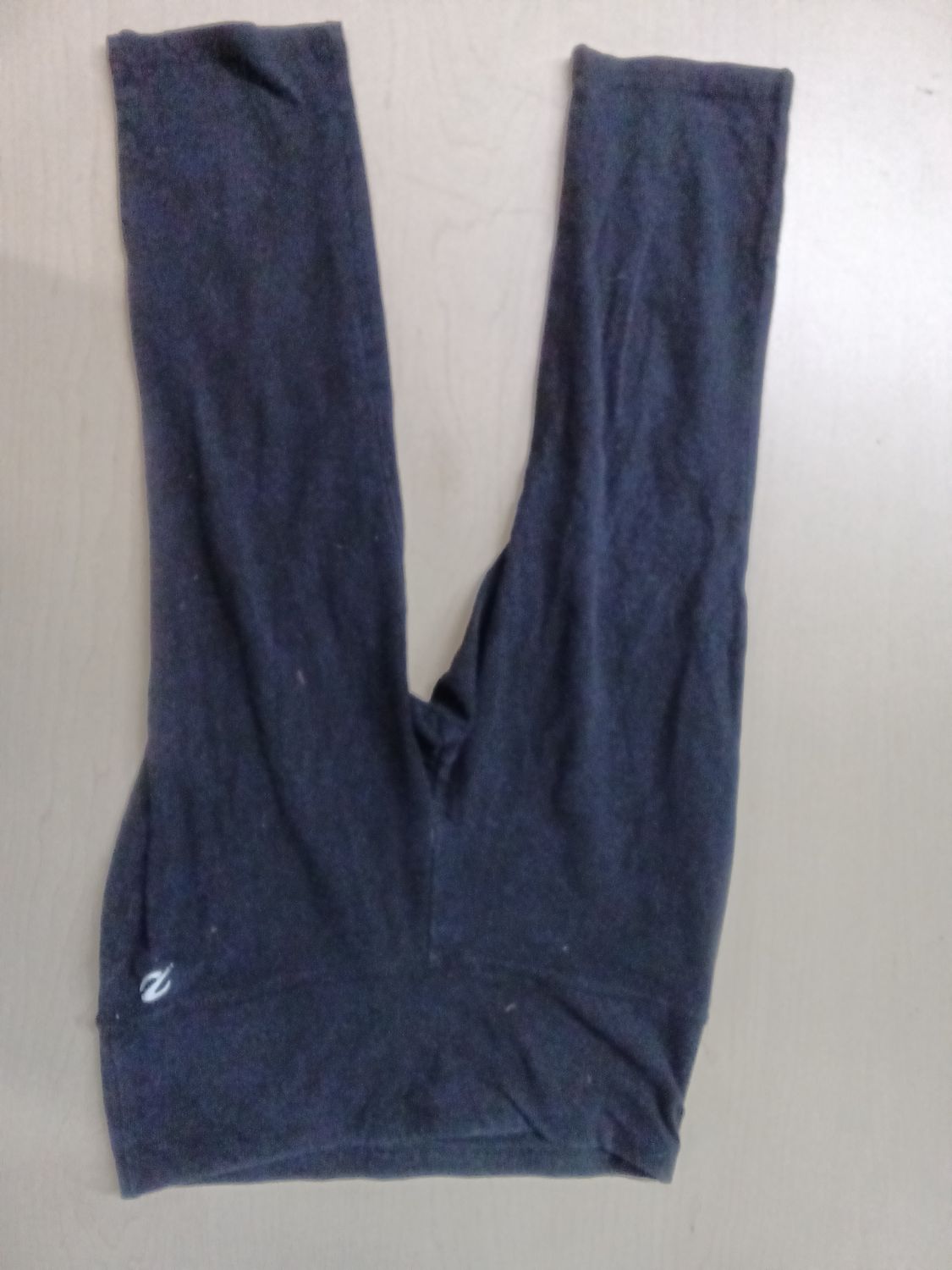 Zella black solid capri leggings featuring a high-rise waistband and a small white Z logo on the hip. Size Medium