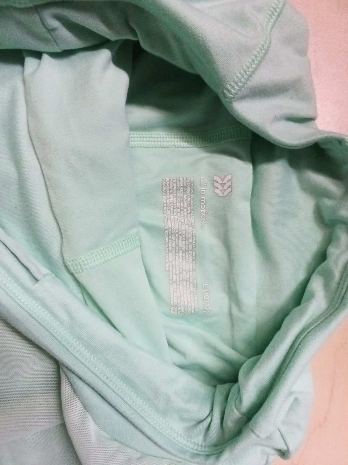 light mint green tiered athletic sports skort featuring a lightweight, multi-layered ruffled design. L (10/12)