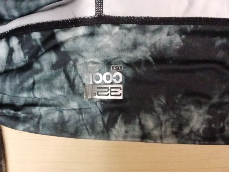 32 Degrees Cool black and white tie-dye activewear leggings featuring an all-over crystal wash pattern Size L
