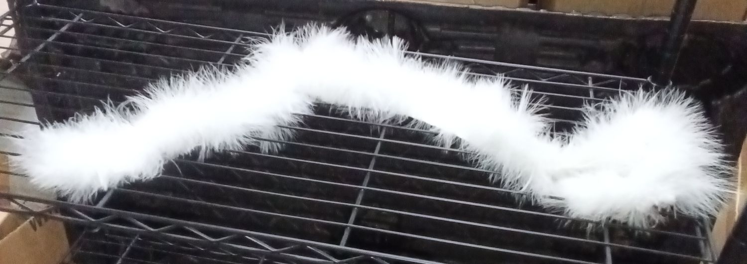 white turkey feather boa,