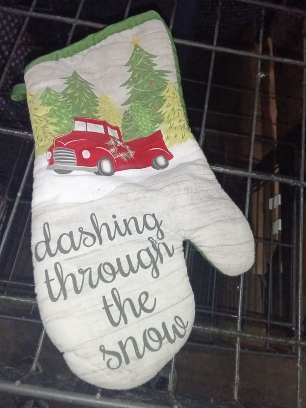 Christmas House" holiday oven mitt