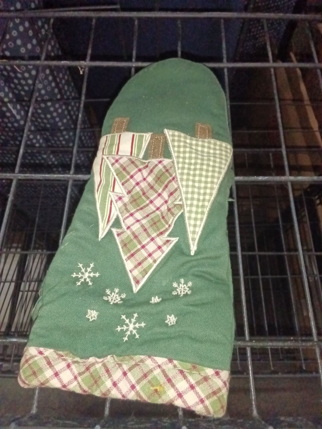 boutique-style patchwork Christmas oven mitt