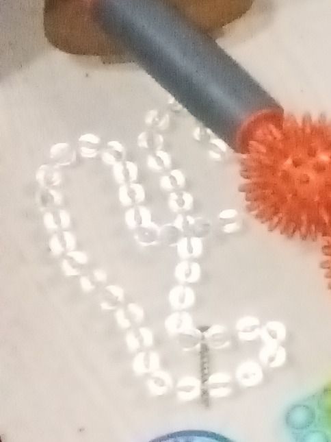 White Shell / Pearl Style Necklace