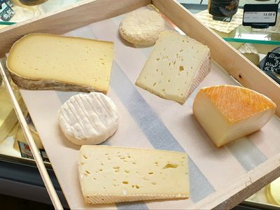 Plateau fromage n°3 "hebdo famille" (3 laits 🐄🐐🐑 6 morceaux)